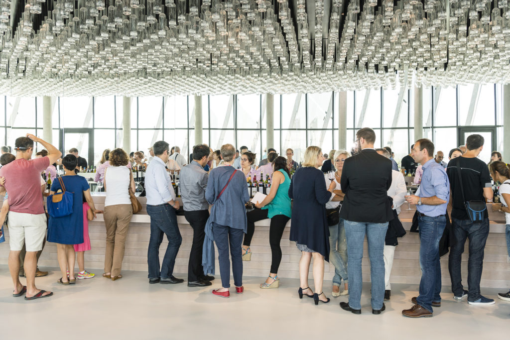 Intérieur de la cité du vin à bordeaux