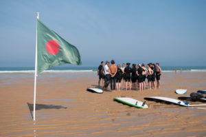 team building initiation au surf à Arcachon